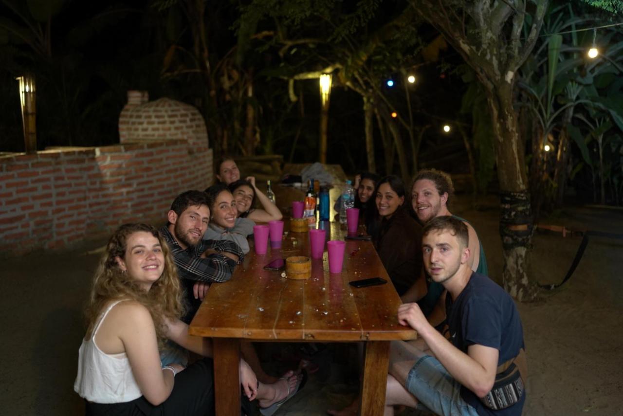 Hidden House Hostel Party Montanita Bagian luar foto